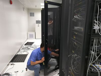 我校顺利完成中心机房搬迁与网络工程安装工作