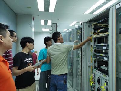 我校东莞校区网络核心交换机更新工作顺利完成